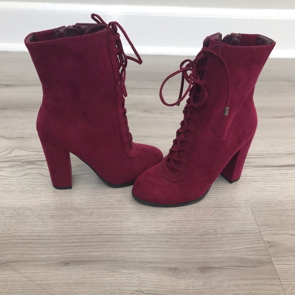 NWT. Carlos Santana.​